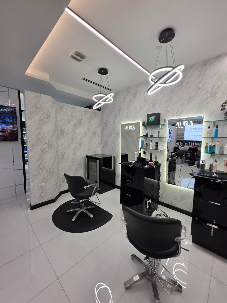Aura Salon & Spa gallery image 3