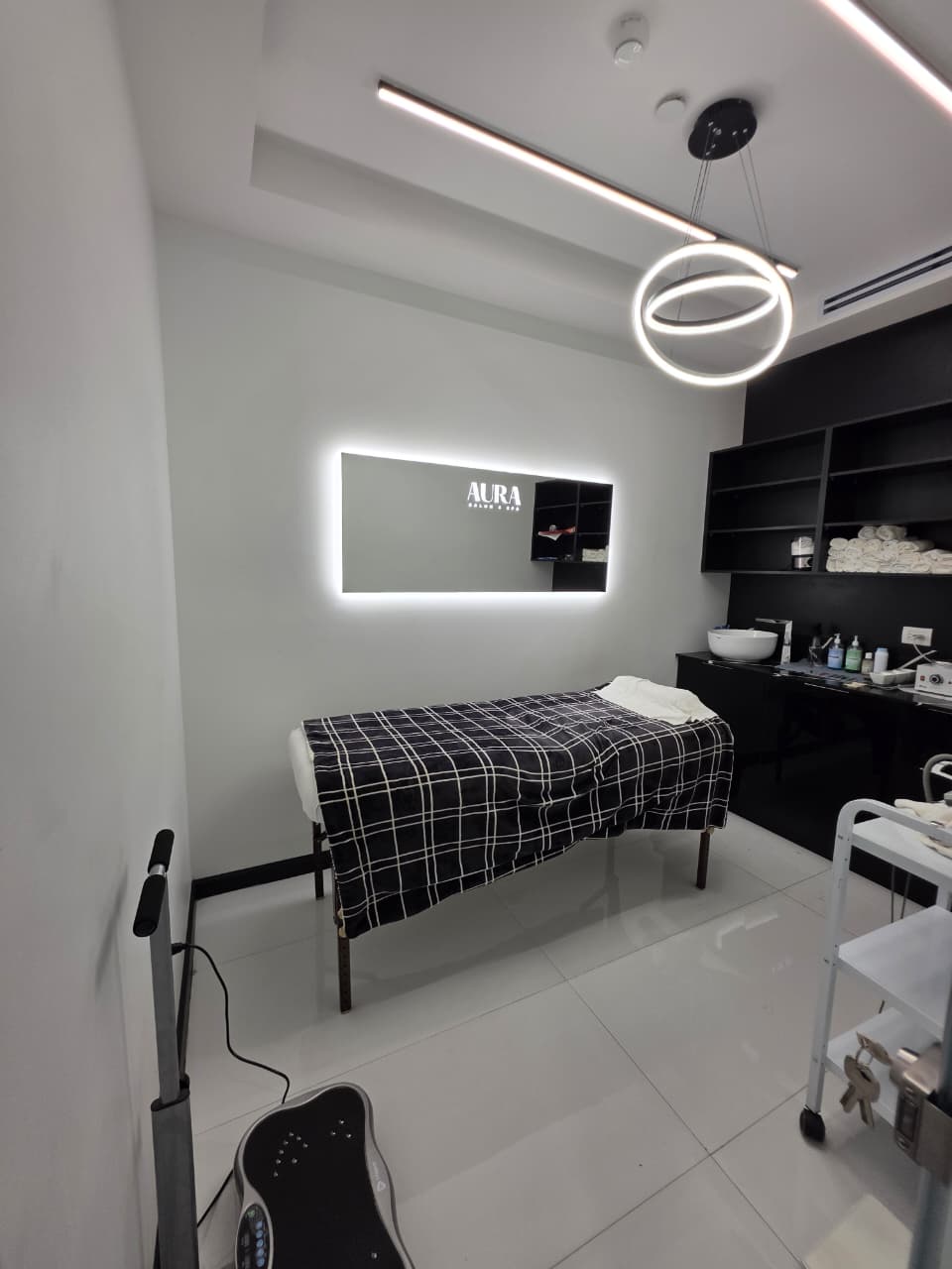 Aura Salon & Spa gallery image 4