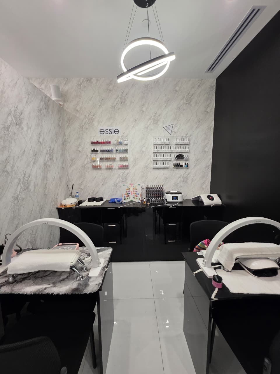 Aura Salon & Spa gallery image 5