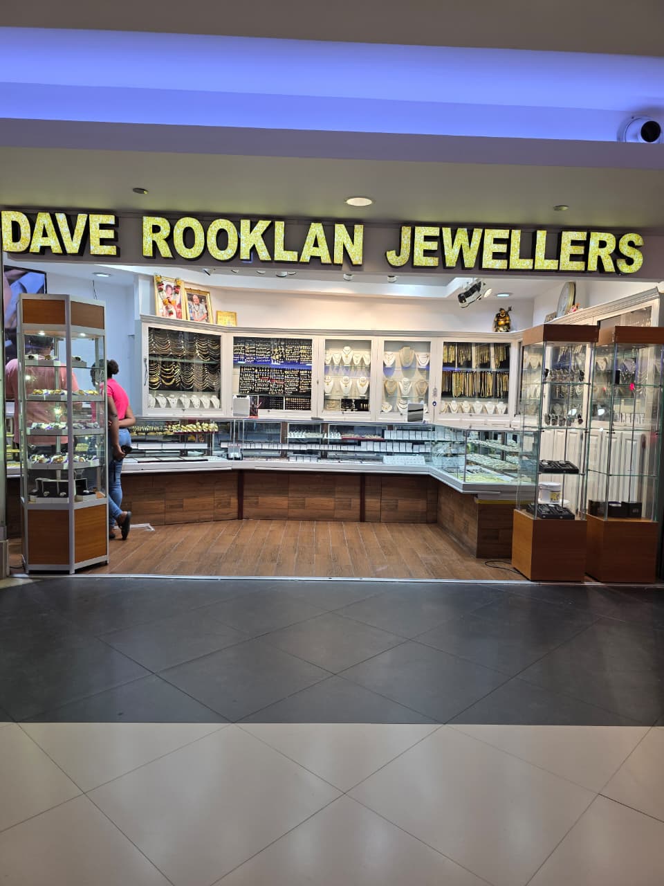 Dave Rooklan Jewellers gallery image 2