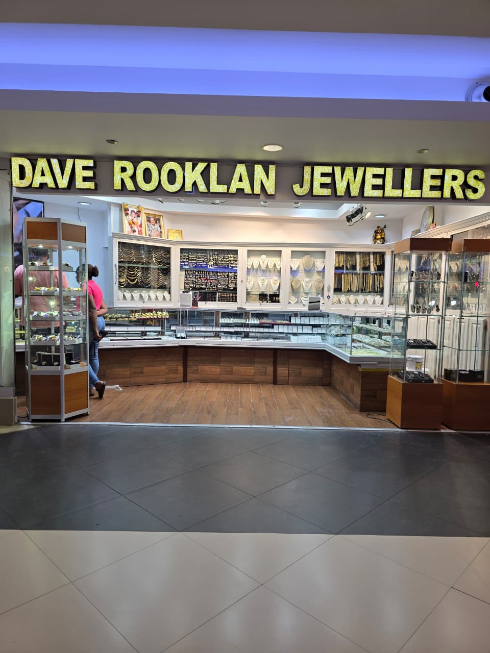 Dave Rooklan Jewellers gallery image 3
