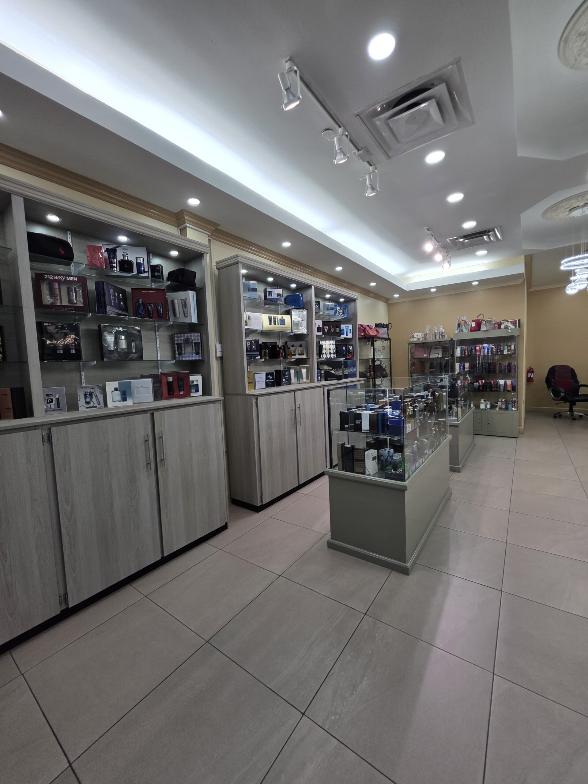 Escentuals gallery image 4