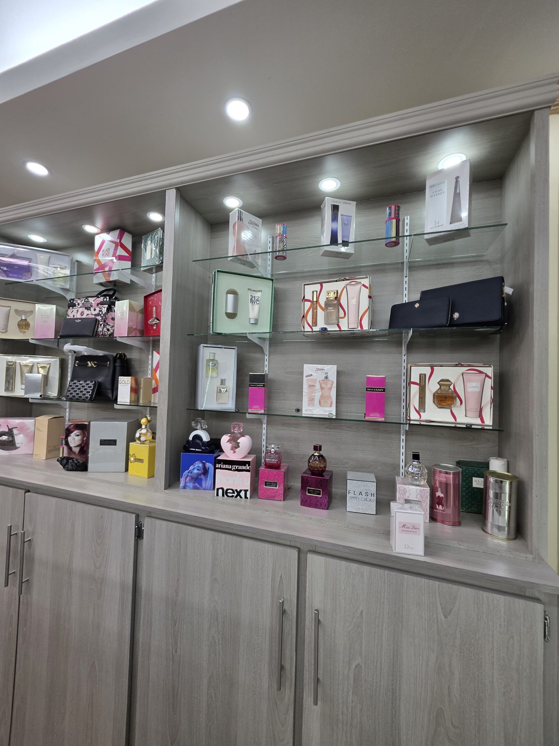 Escentuals gallery image 6
