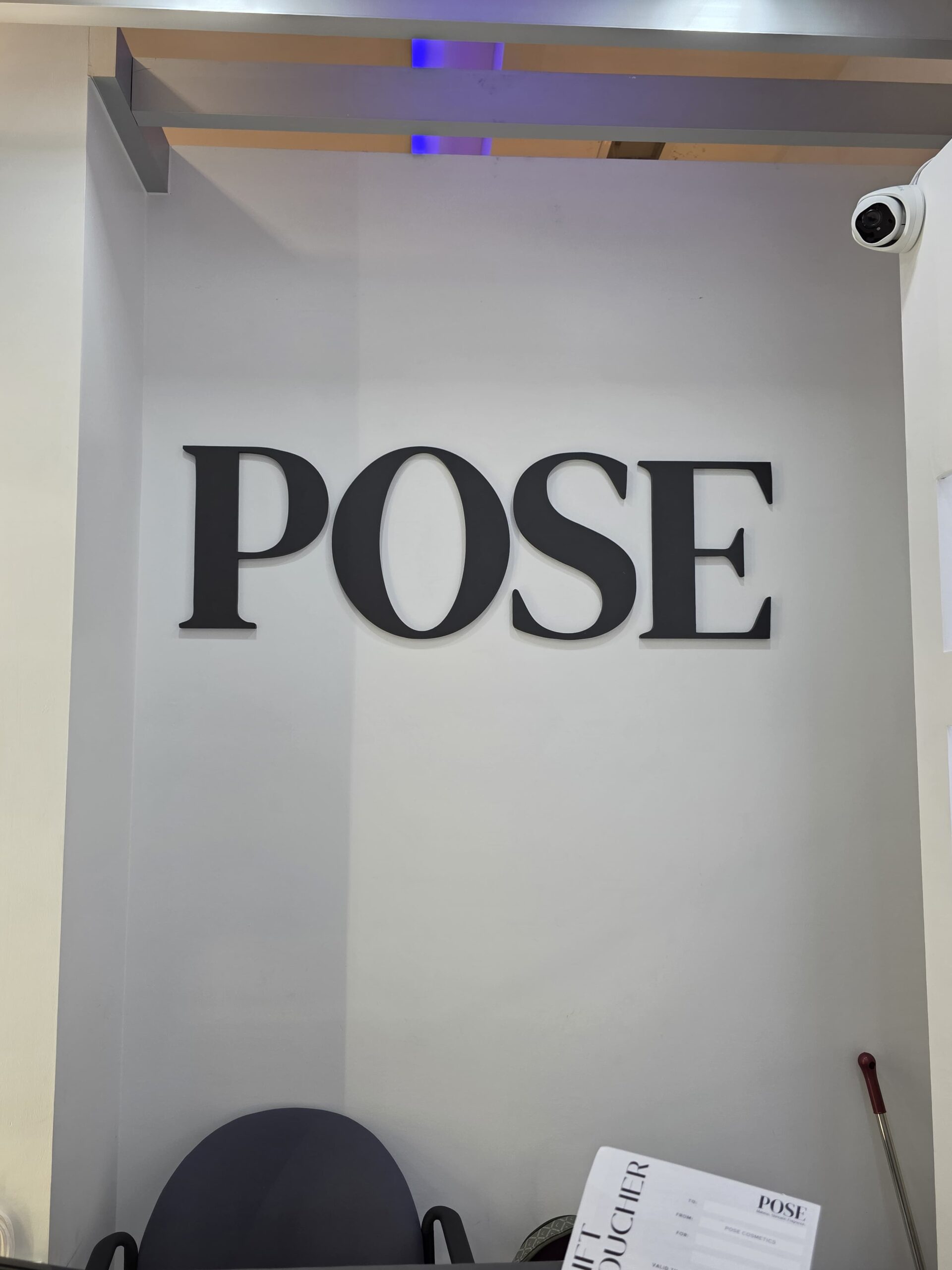 POSE gallery image 2