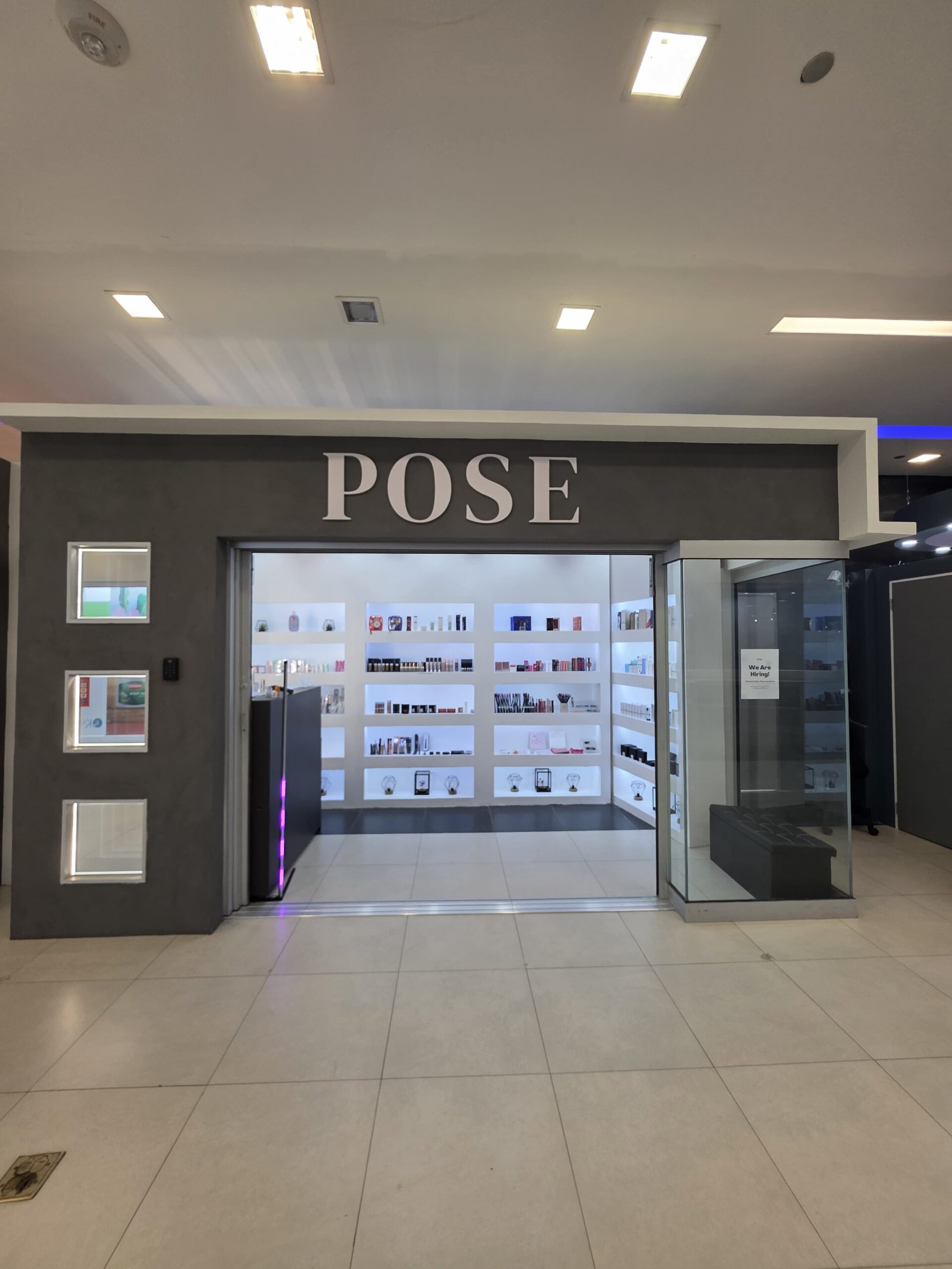 POSE gallery image 3