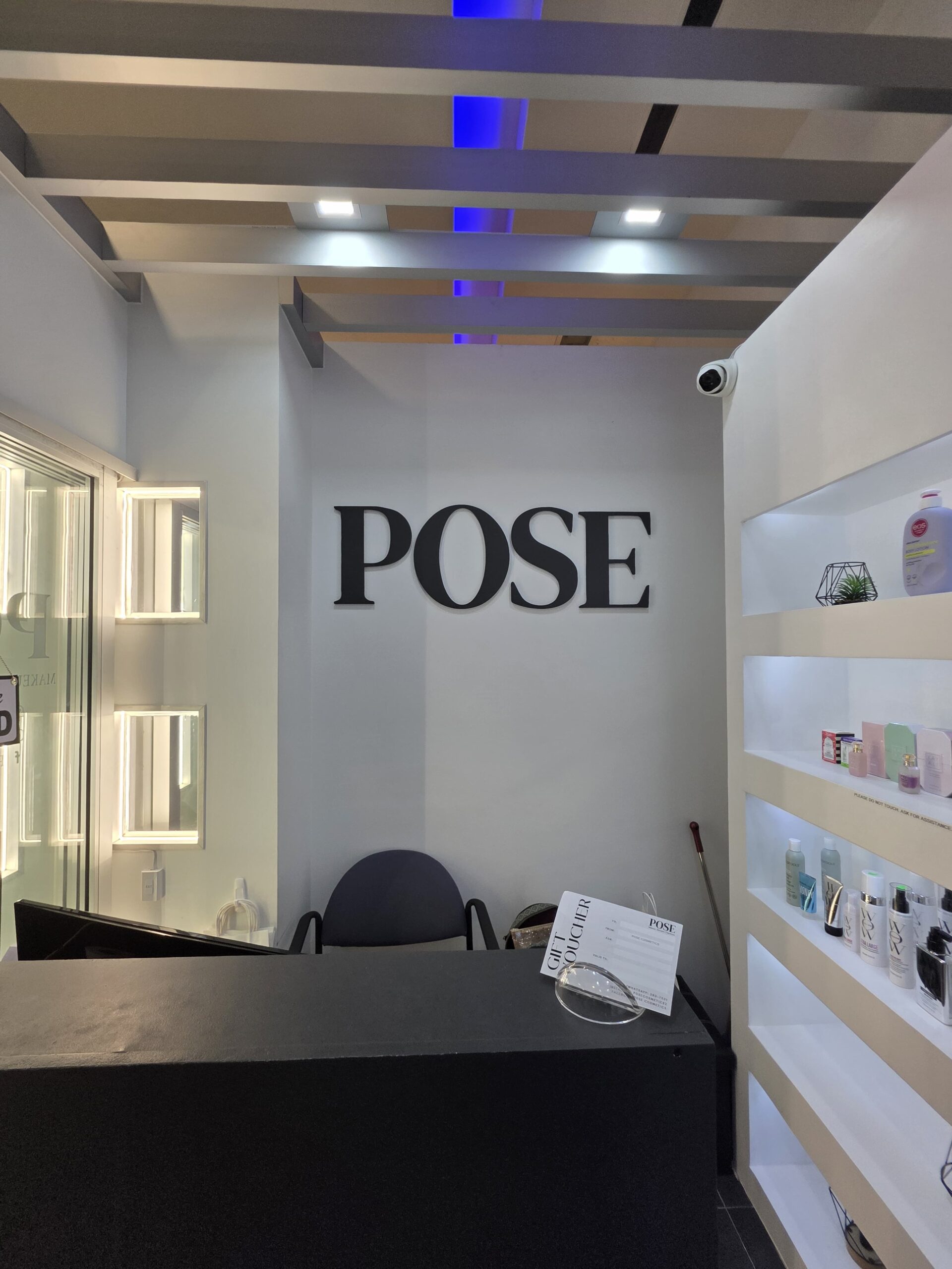 POSE gallery image 5