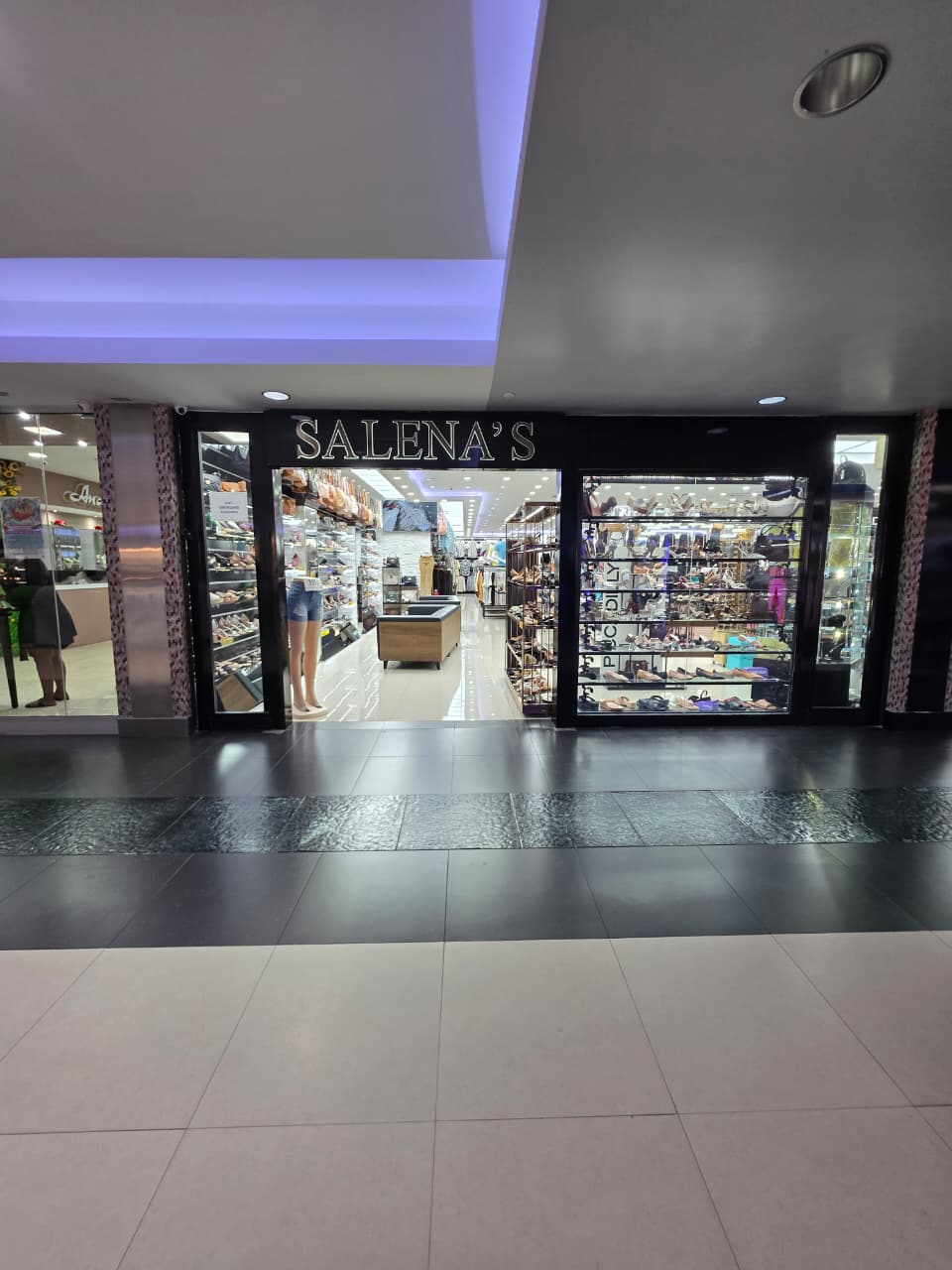 Salena's & Sebastian's gallery image 3
